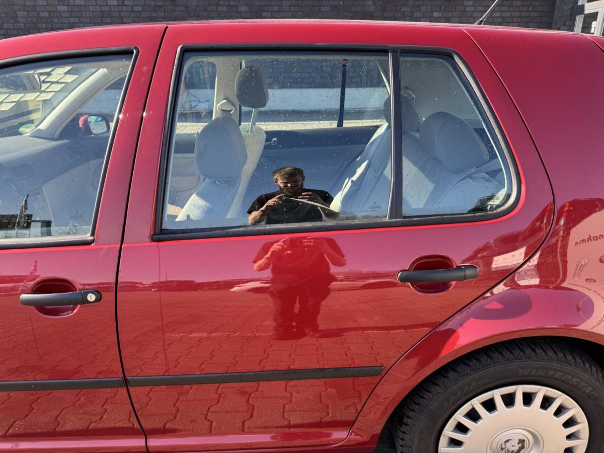 VW Golf 4 original T&uuml;r hinten links LC3K Canyonred Flie&szlig;heck Rohbau Bj.2000